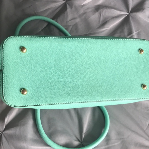 Aqua Purse with lots of compartments. Approx 10”tall x16wide - Picture 4 of 5